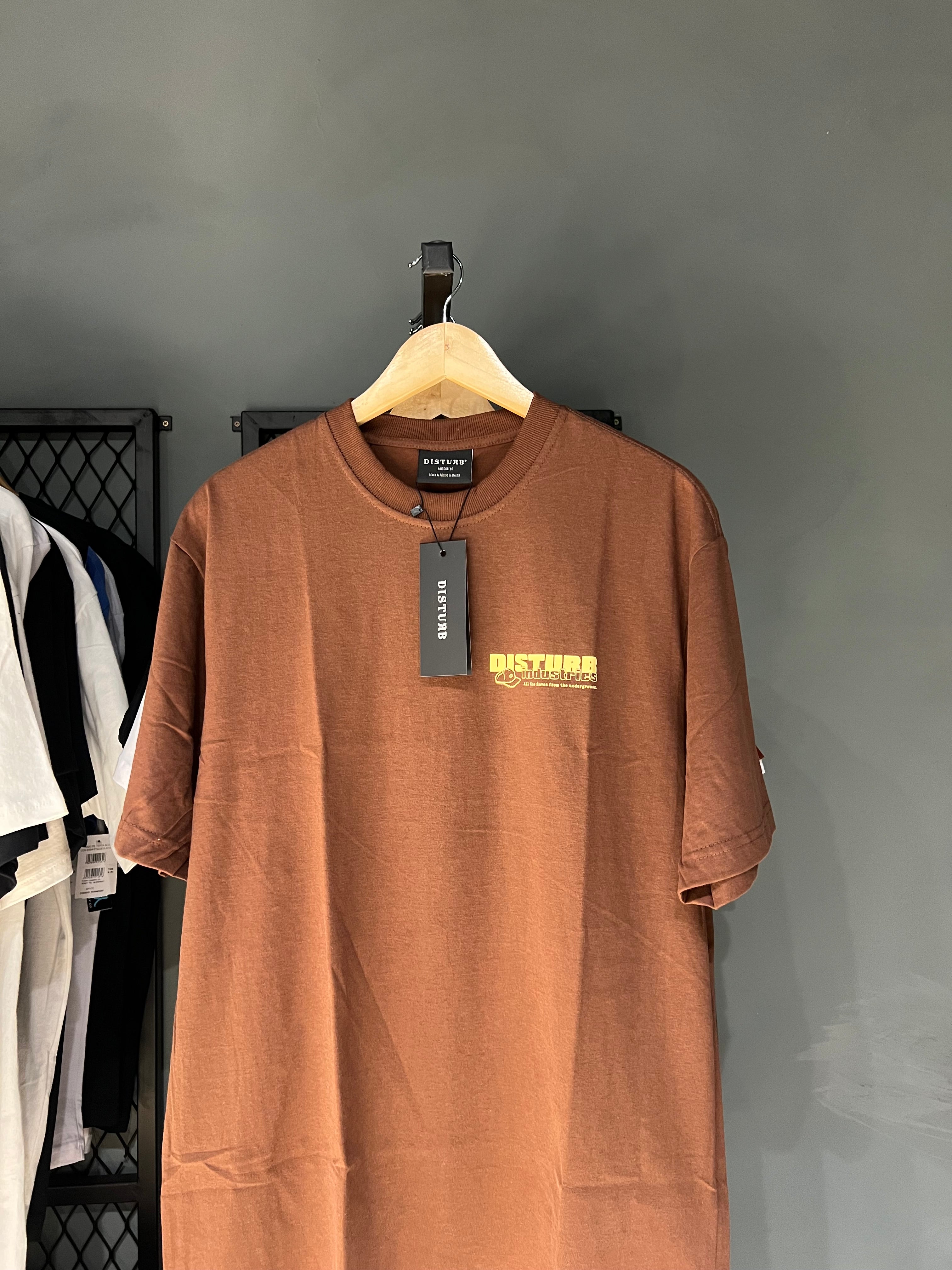 CAMISA DISTURB FLYMARKET MARROM