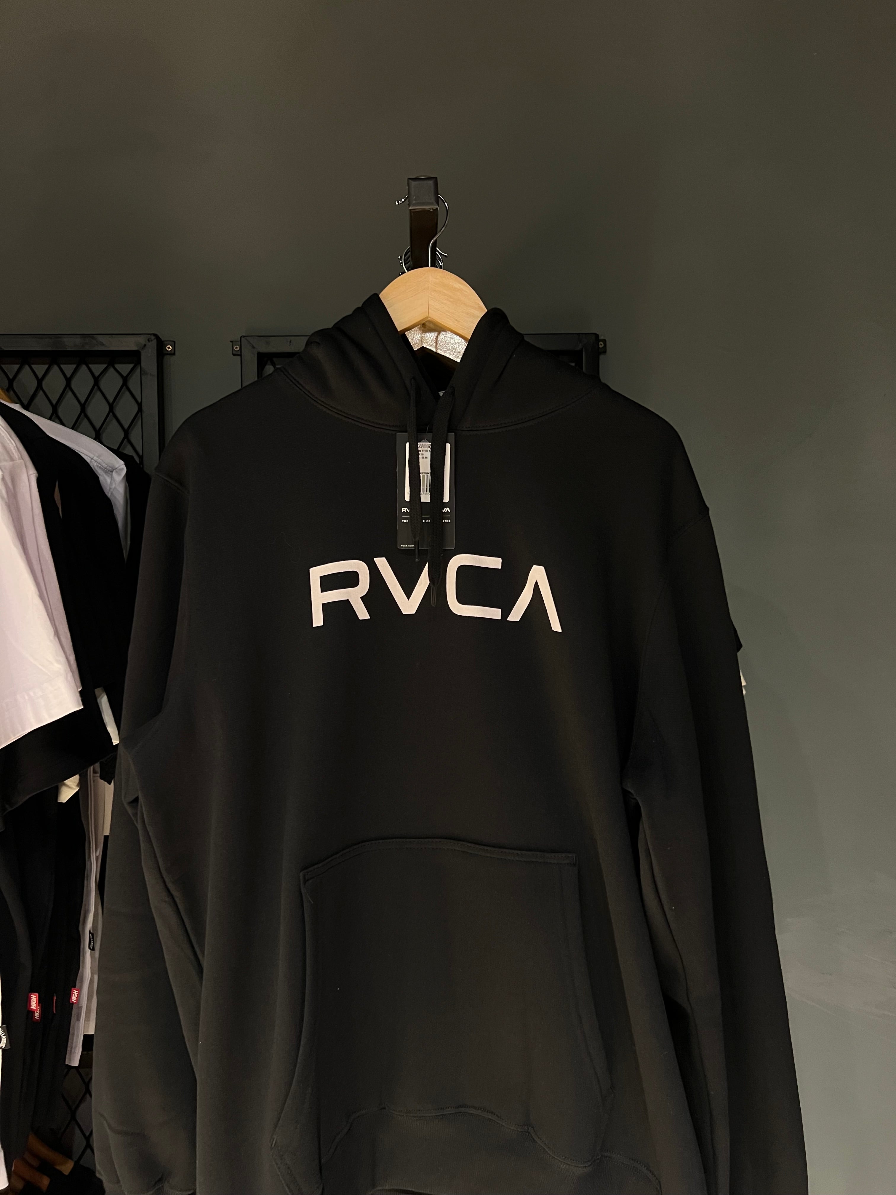 MOLETOM RVCA BLACK