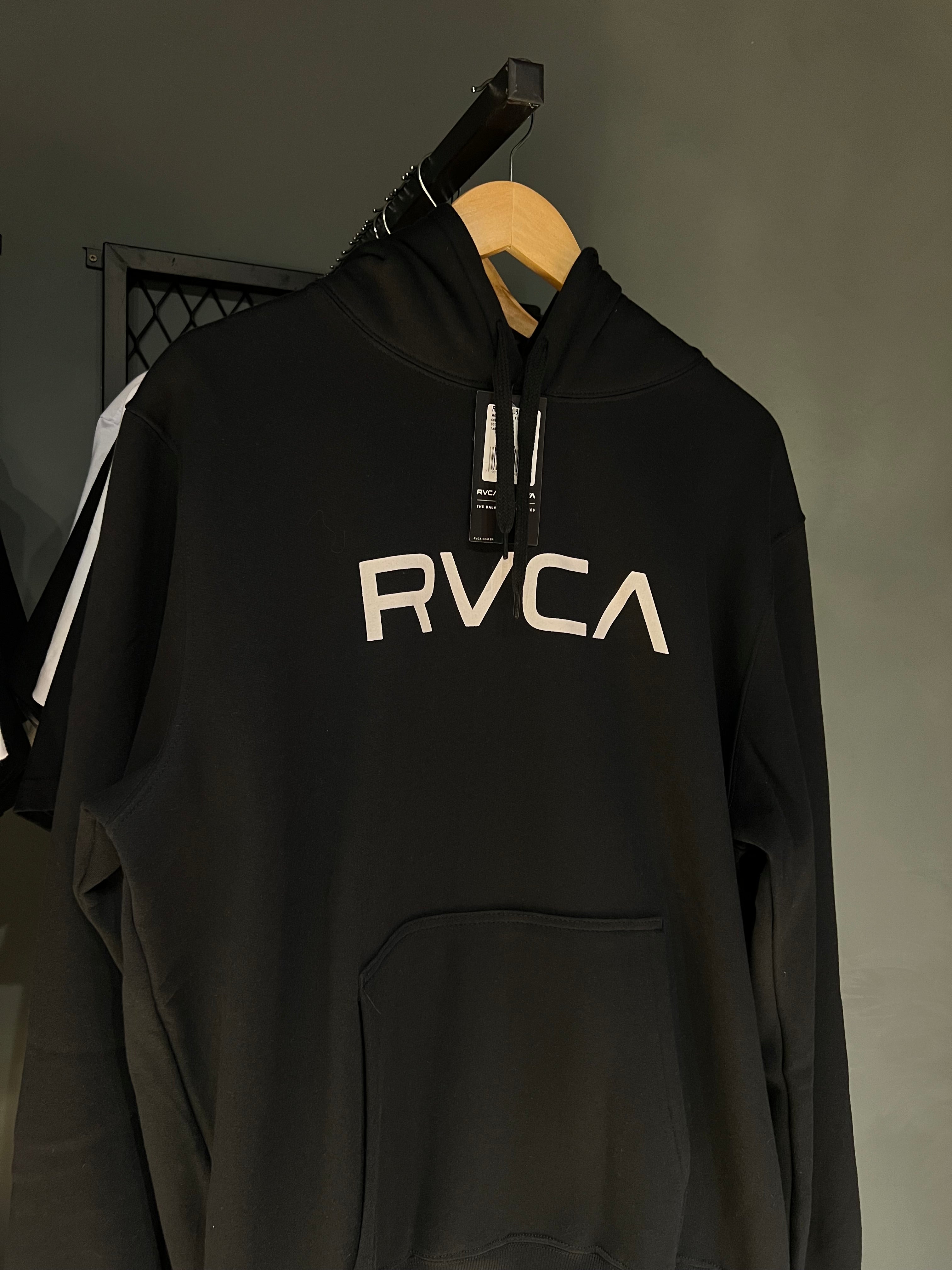 MOLETOM RVCA BLACK