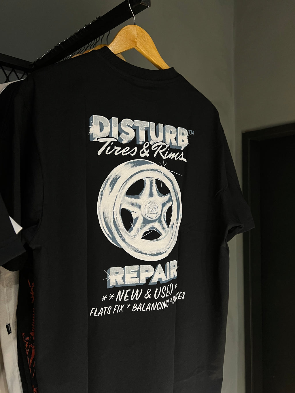 CAMISA DISTURB TIRES BLACK