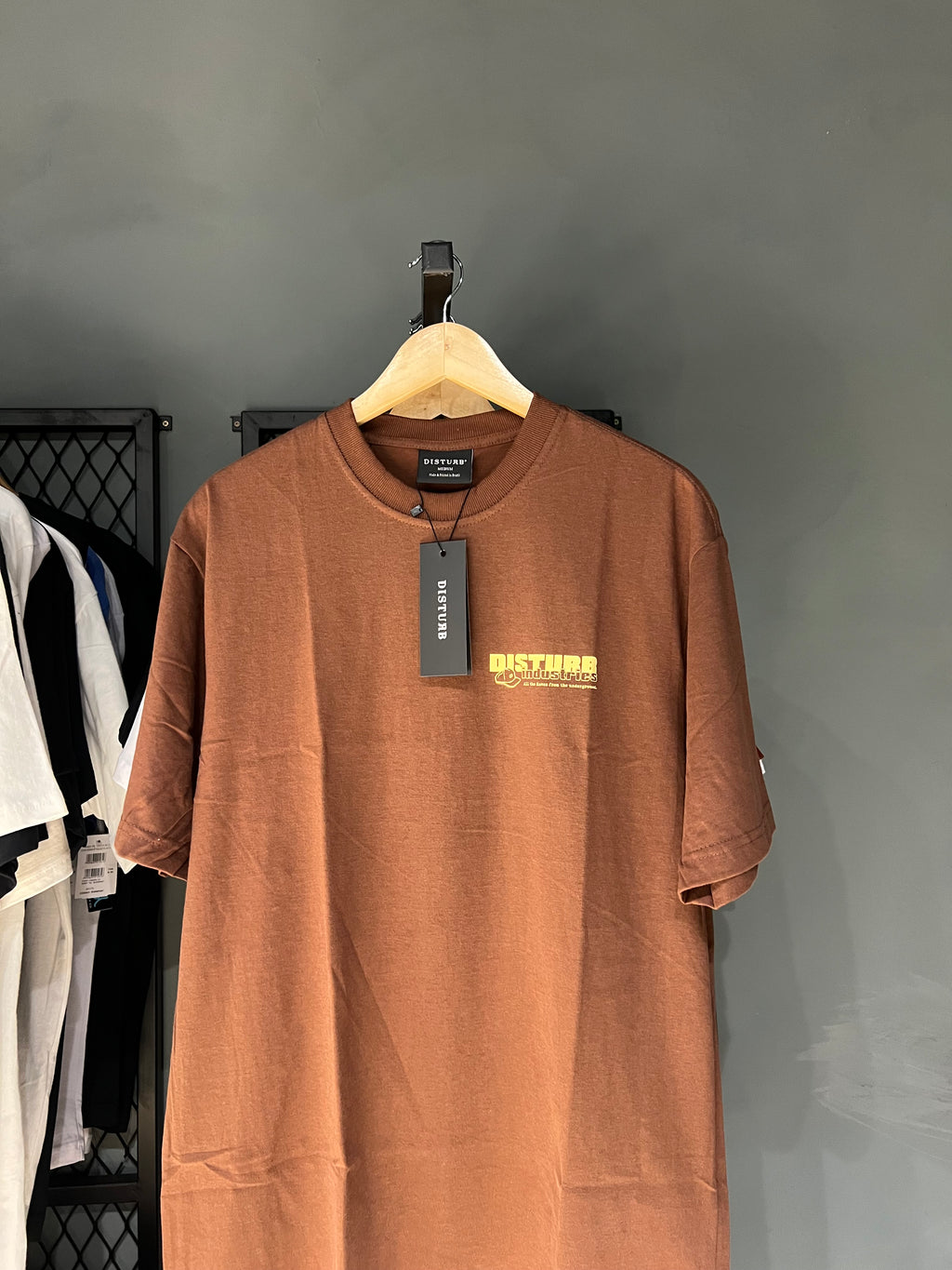 CAMISA DISTURB FLYMARKET MARROM