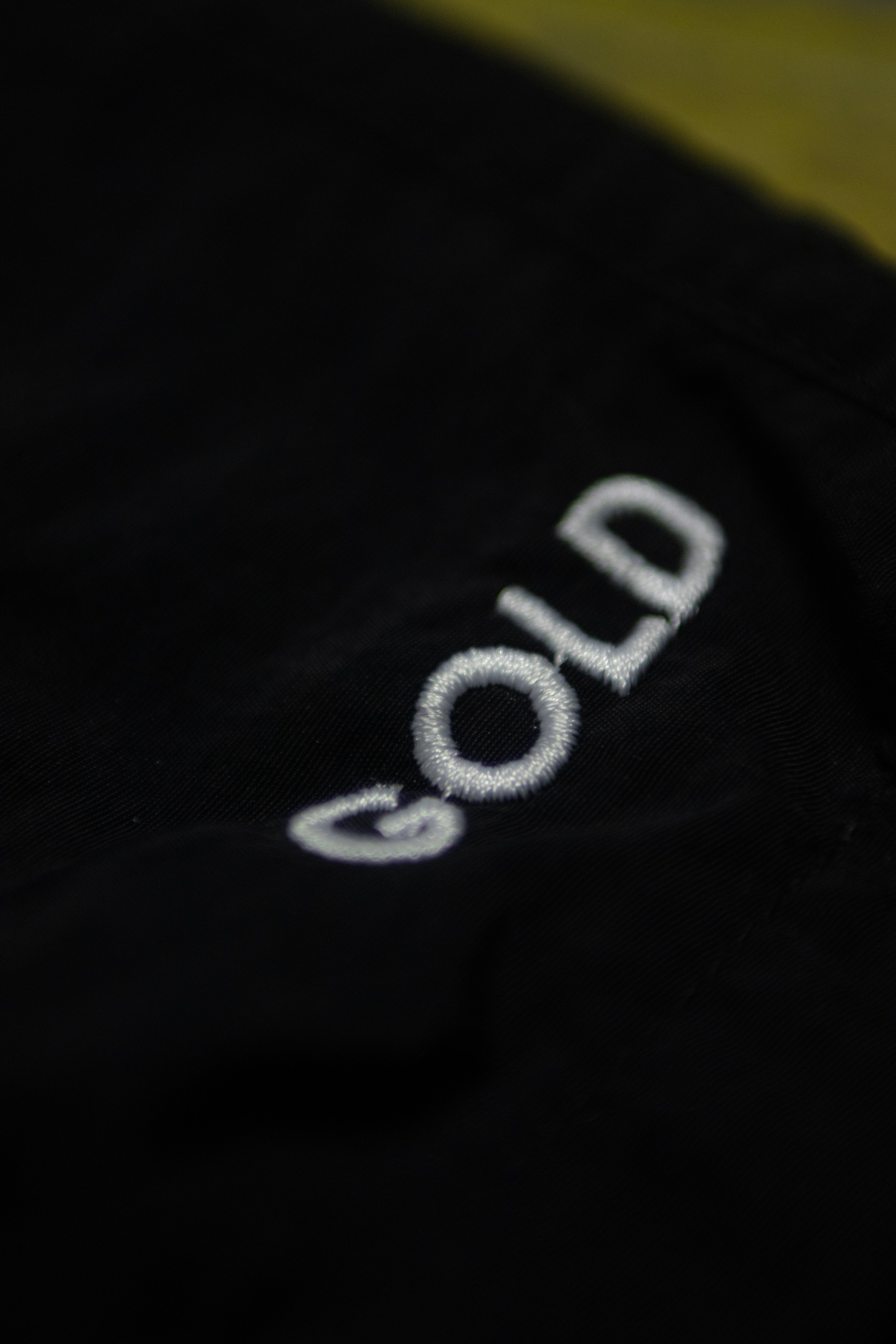 SHORTS GOLD BASIC BLACK