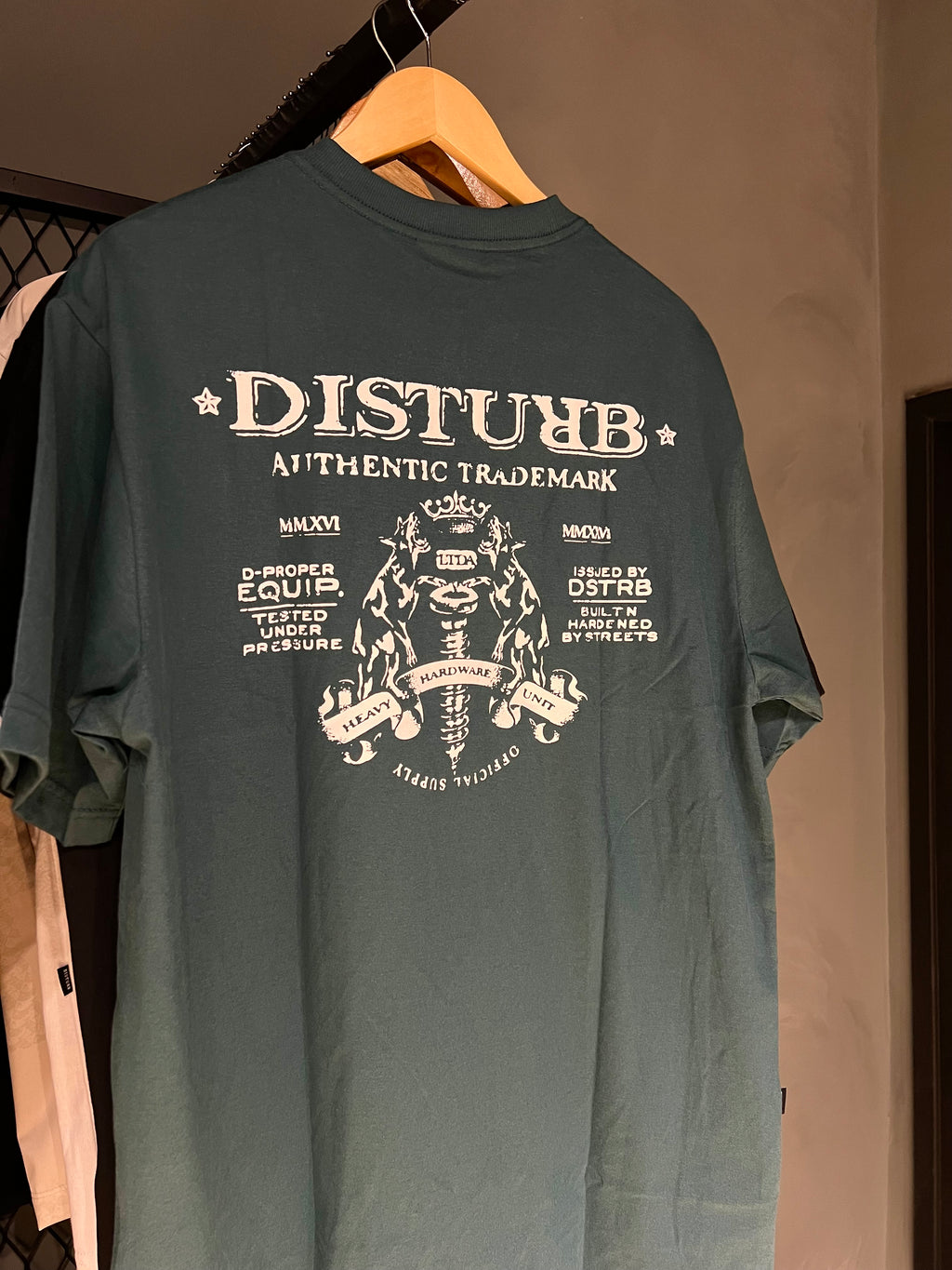 CAMISA DISTURB HARDWARE GREEN