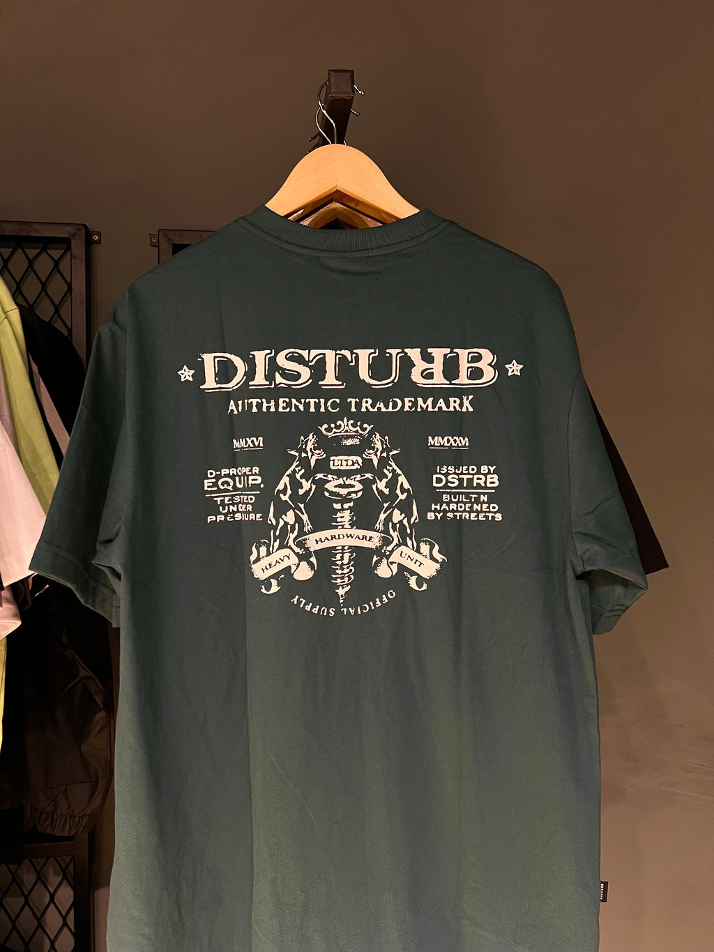 CAMISA DISTURB HARDWARE GREEN