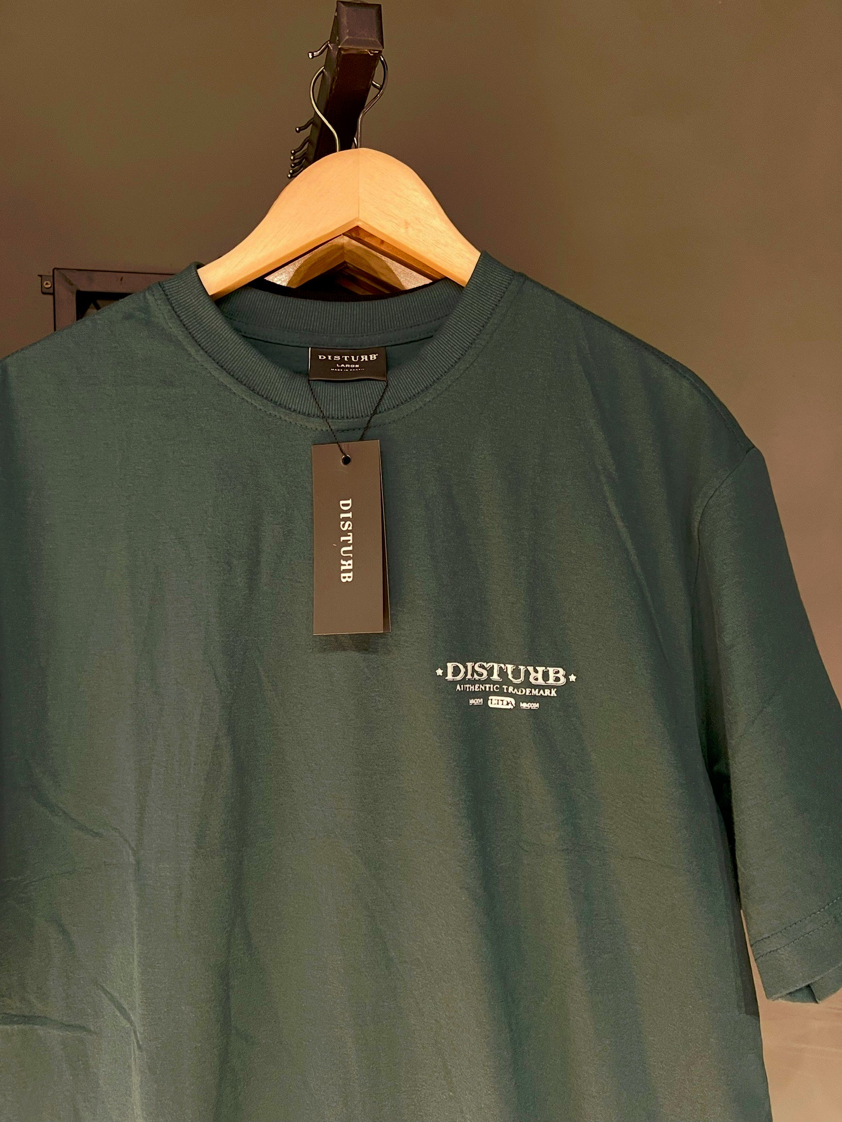 CAMISA DISTURB HARDWARE GREEN