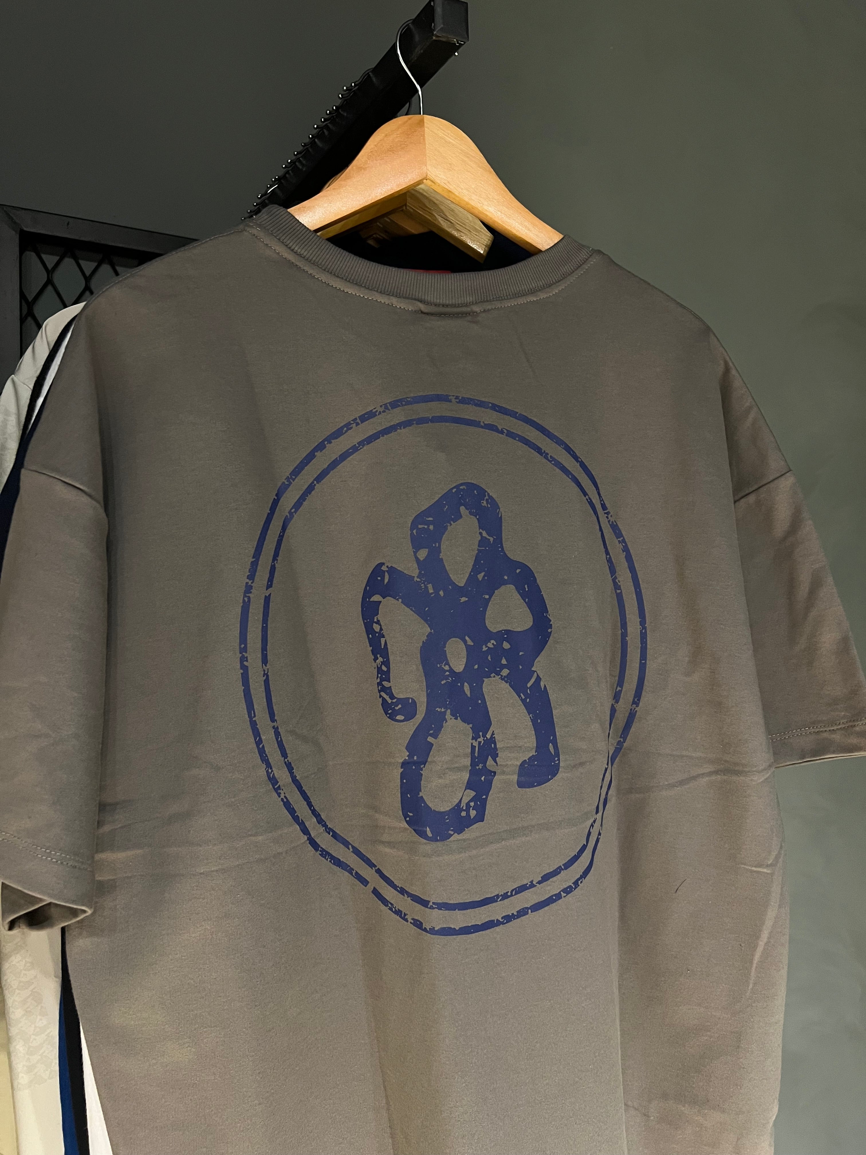 CAMISA MOB FLEUR BOXY CINZA