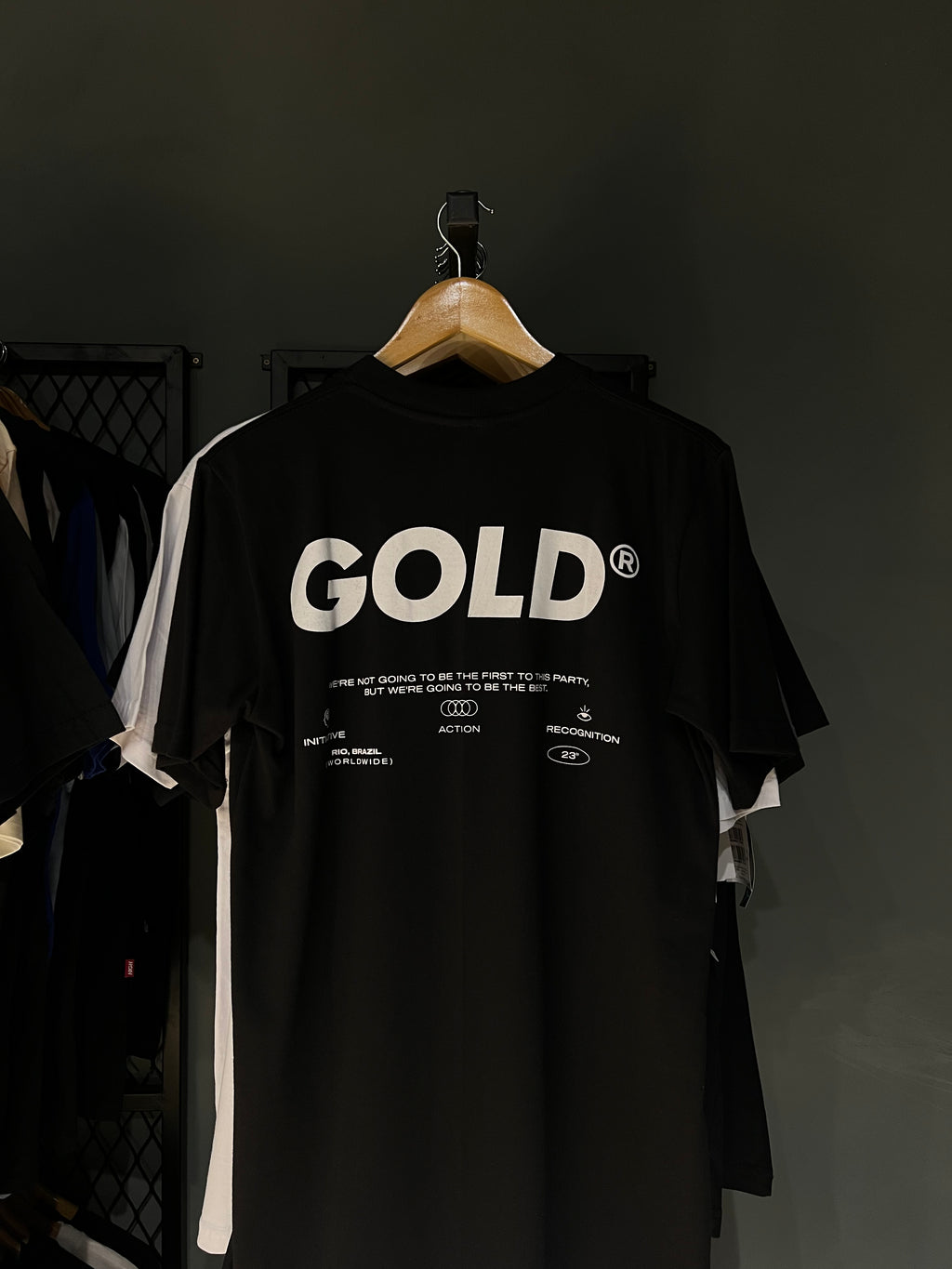 CAMISA GOLD ESSENTIALS BLACK