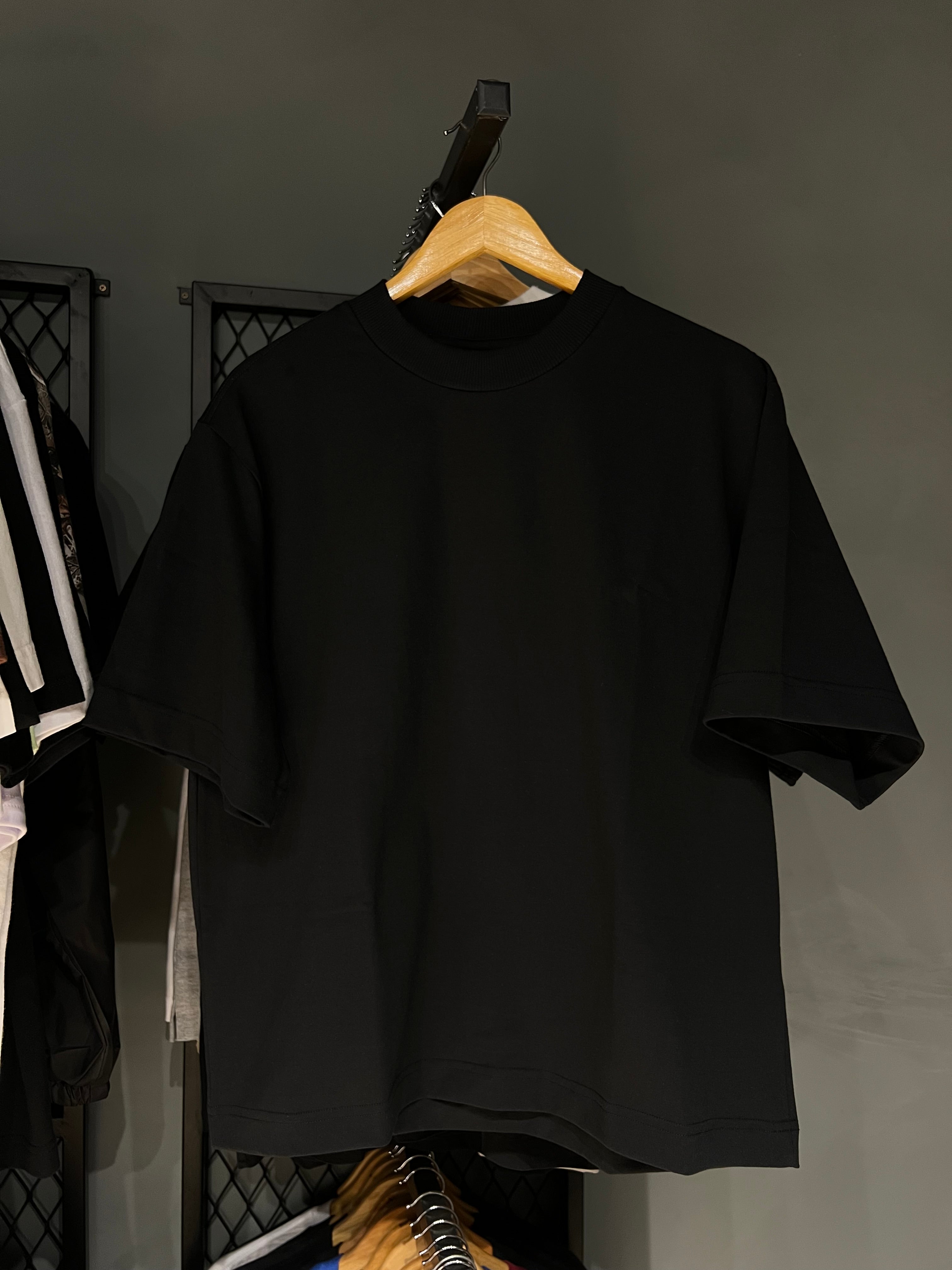 CAMISA ROMÃ BOXY REGULAR PRETA
