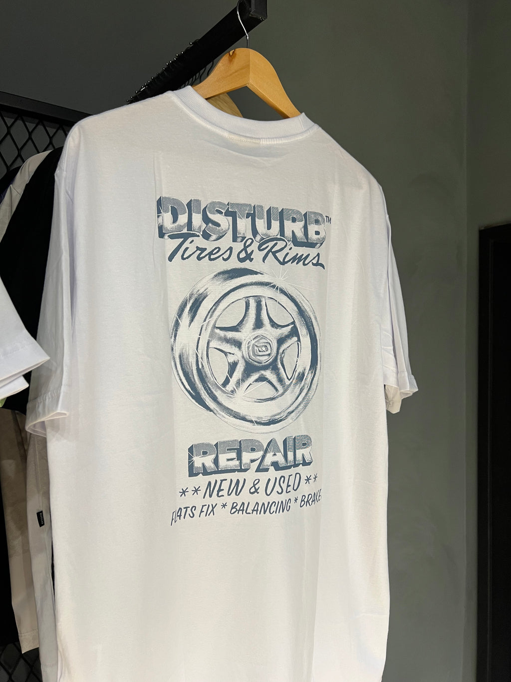 CAMISA DISTURB TIRES WHITE