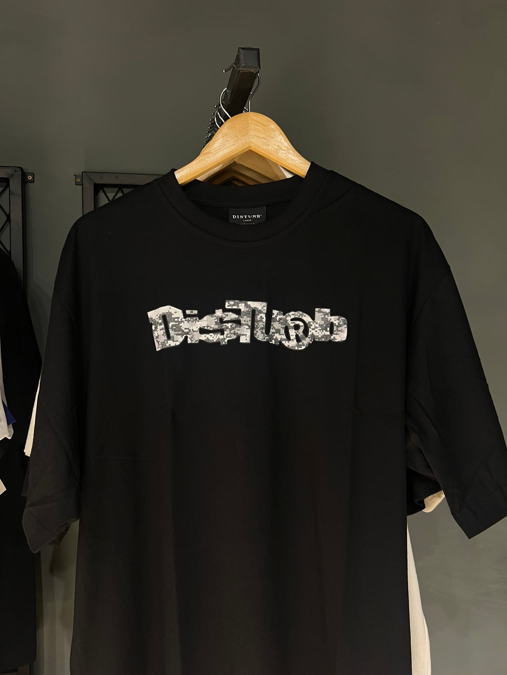CAMISA DISTURB CAMO BLACK