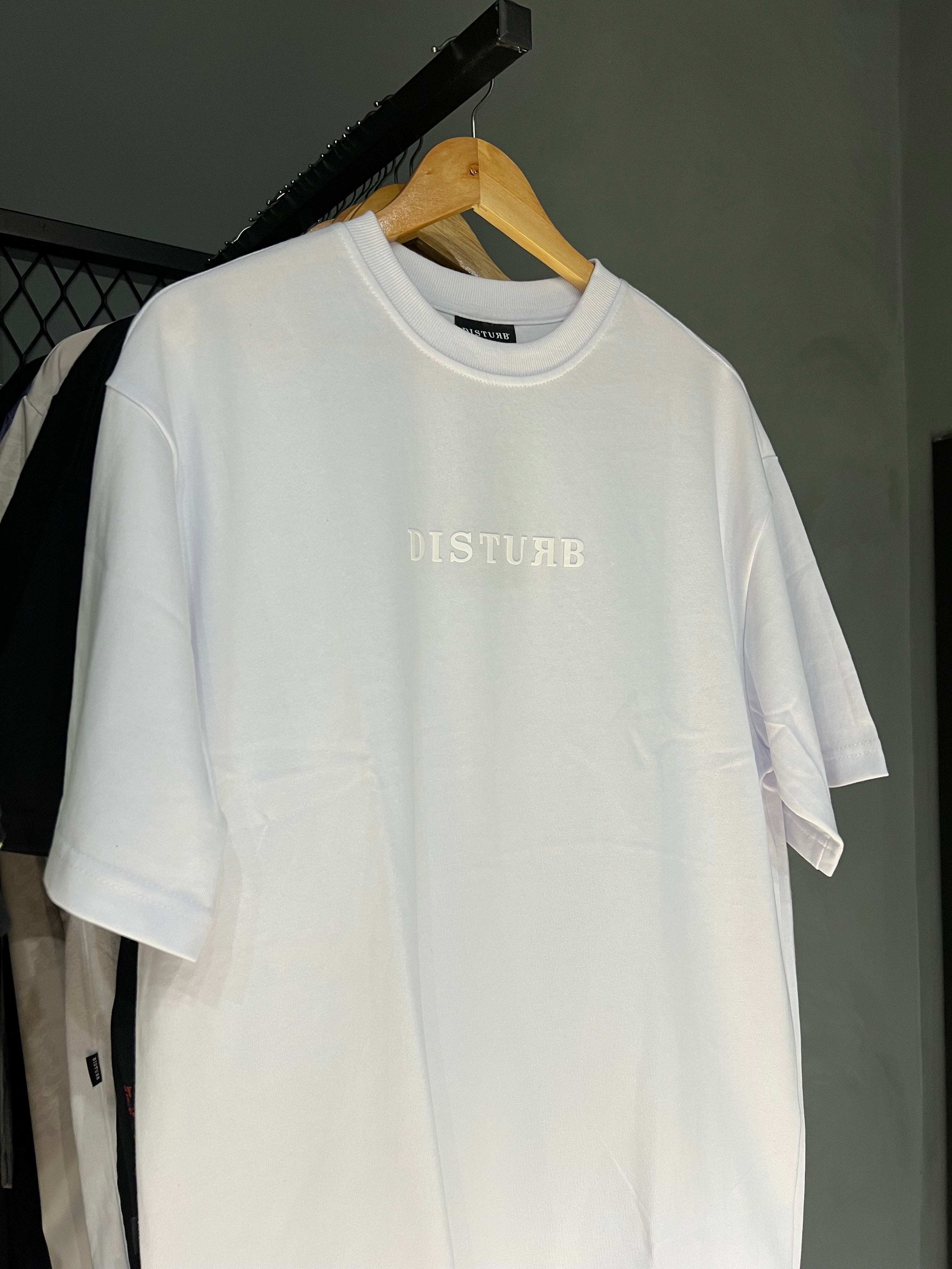 CAMISA DISTURB LOGO WHITE