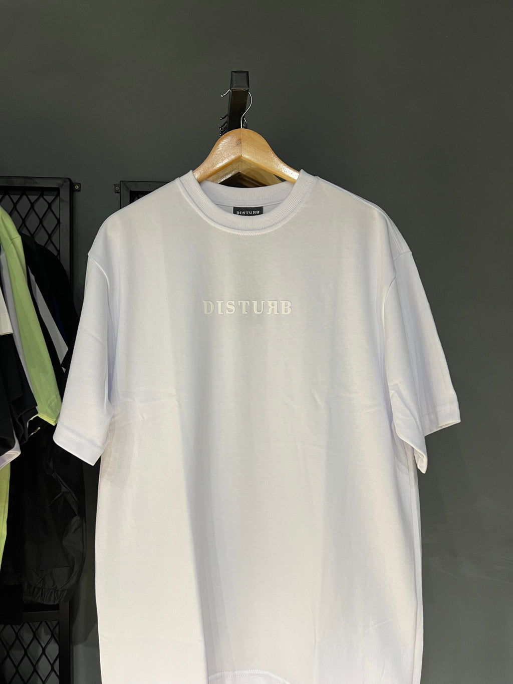CAMISA DISTURB LOGO WHITE