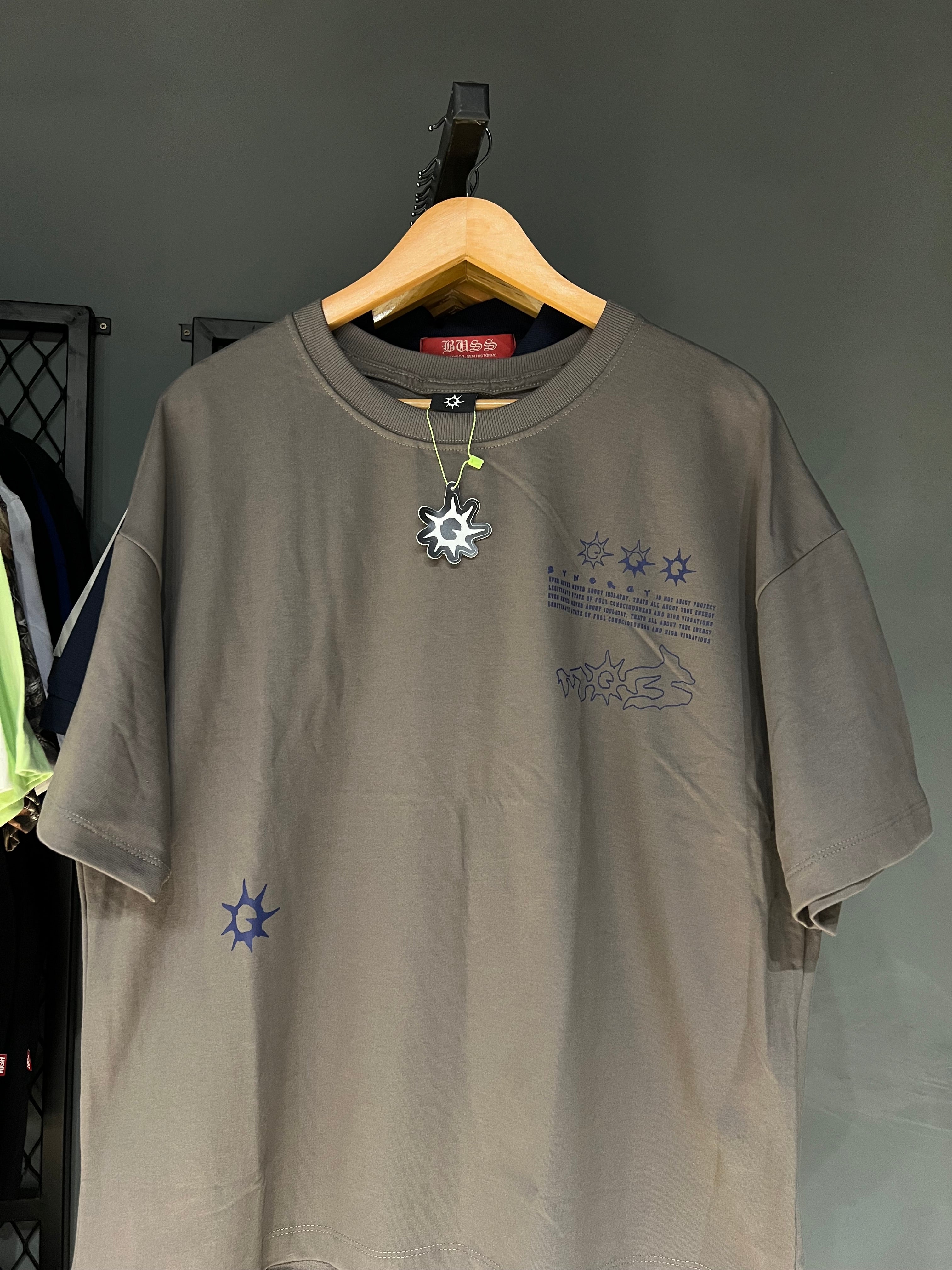 CAMISA MOB FLEUR BOXY CINZA