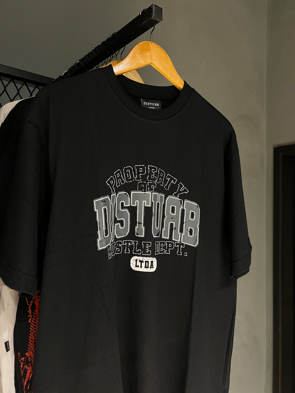 CAMISA DISTURB HUSTLE BLACK
