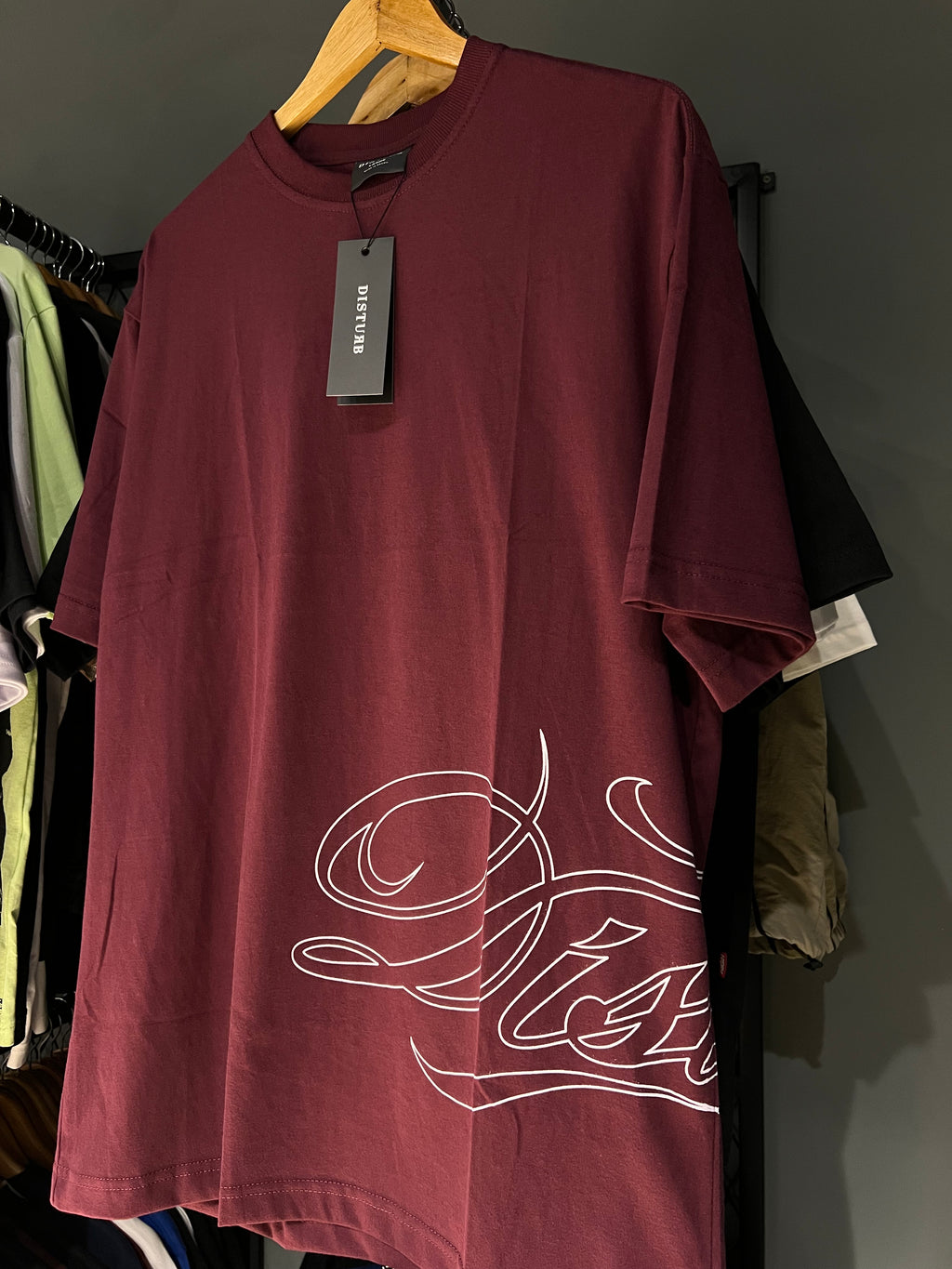 CAMISA DISTURB SCRIPT VINHO