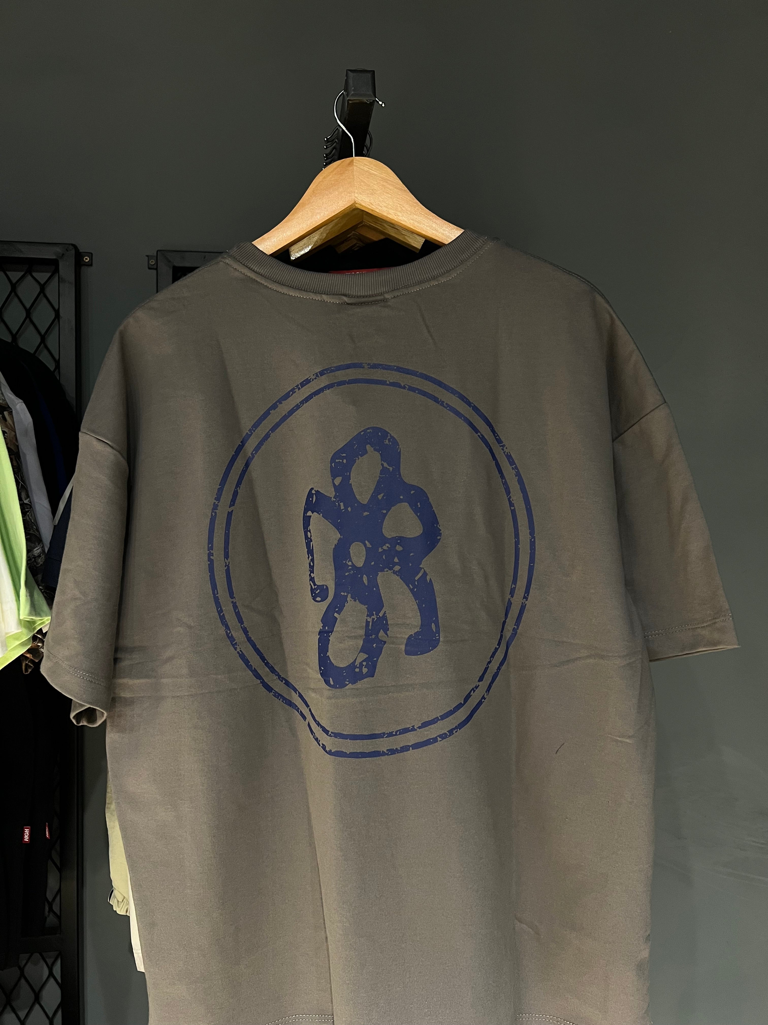 CAMISA MOB FLEUR BOXY CINZA