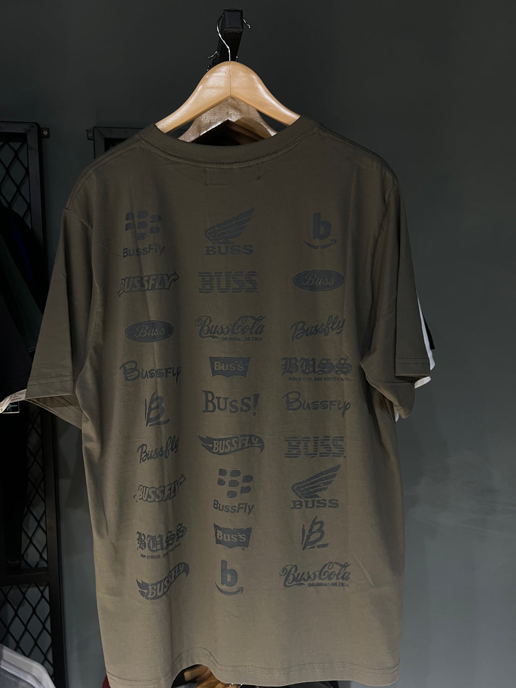 CAMISA BUSS LOGOS VERDE