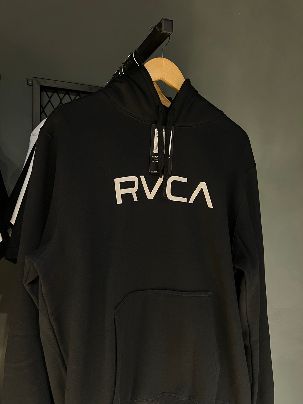 MOLETOM RVCA BLACK